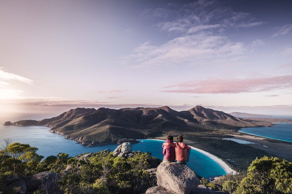 vistas desde mount amos al amanecer en freycinet