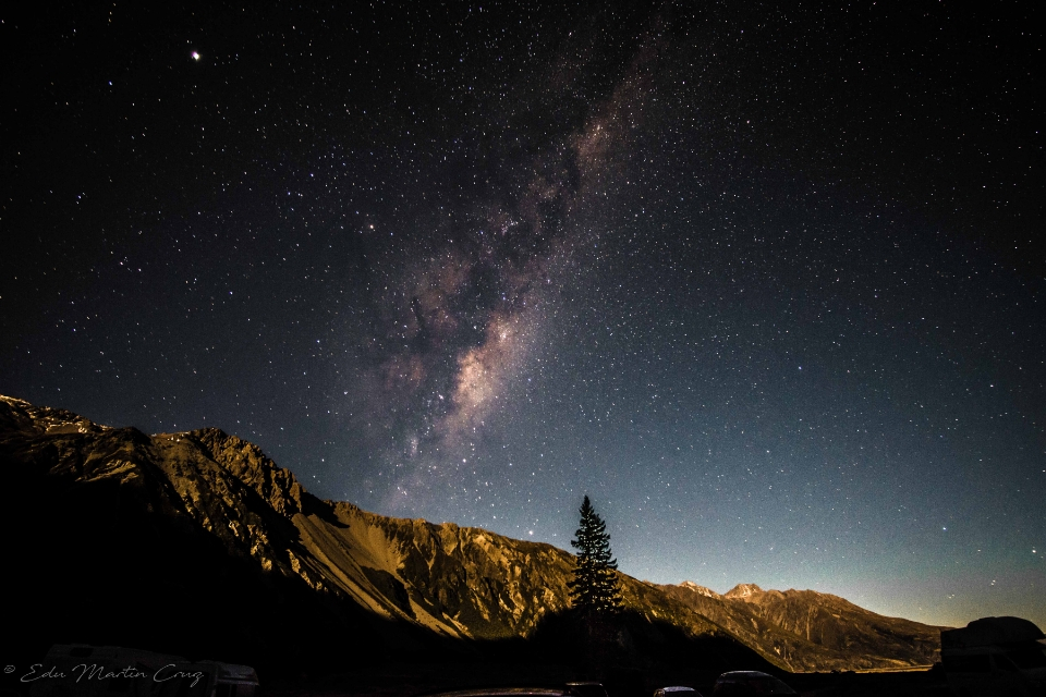 en centro de la galaxia en los cielos nocturnos de aoraki