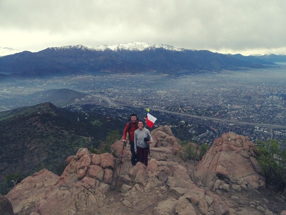 en la cima del cerro manquehue en Santiago