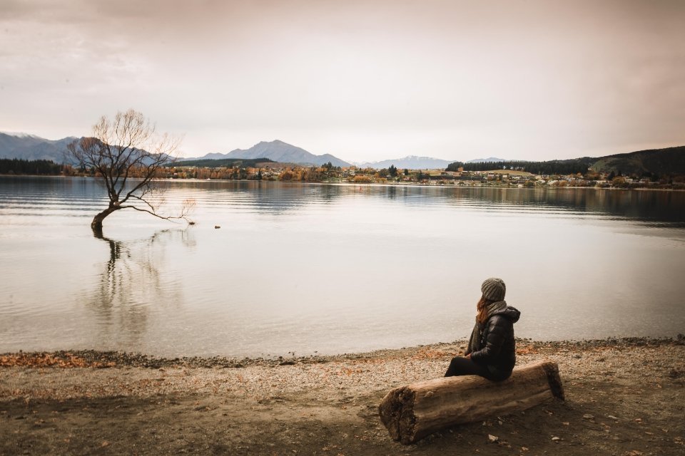 esperando el atardecer en el lago de wanaka