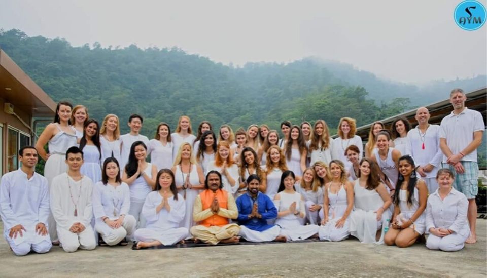 ceremonia de yoga en india