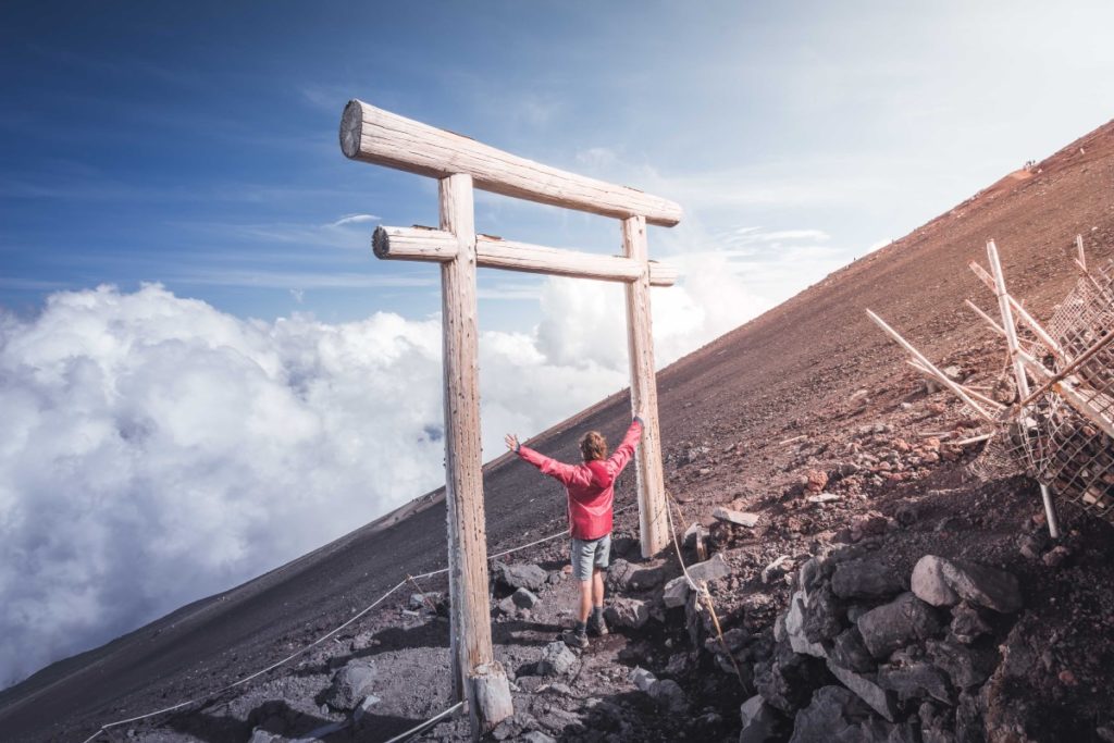 subir el monte fuji en la cumbre