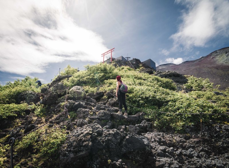 en camino hacia la cima del monte fuji