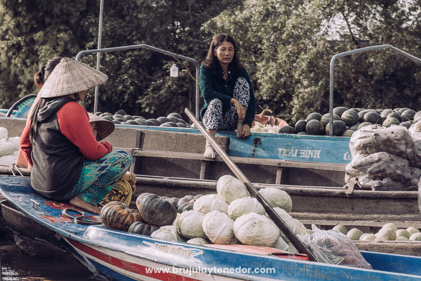 mercado flotante en Vietnam, compra local