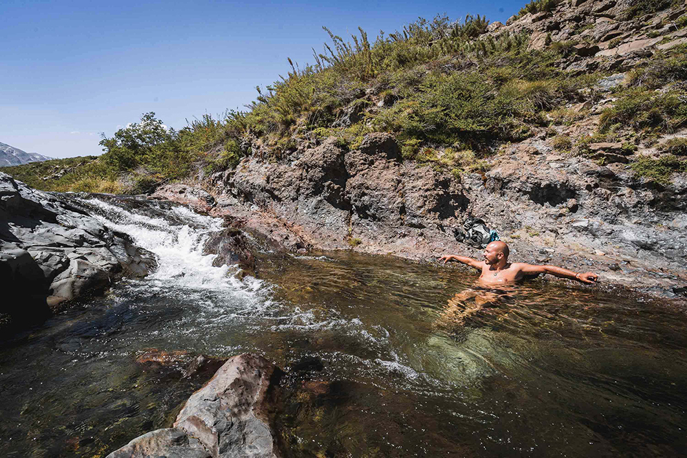 Salto del Indio y piscinas en sendero El Bolsón, Maule, Chile